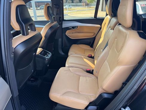 Used 2017 Volvo XC90 T6 Momentum w/ Vision Package image 18