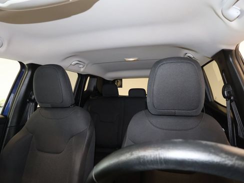 Used 2019 Jeep Renegade Altitude w/ Quick Order Package 2XM AWD/4WD image 17