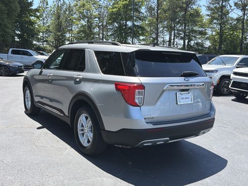 Used 2021 Ford Explorer XLT w/ Equipment Group 202A RWD image 11