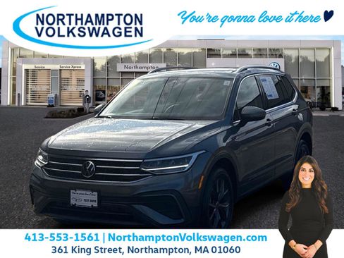 Used 2023 Volkswagen Tiguan SE w/ Panoramic Sunroof Package image 1