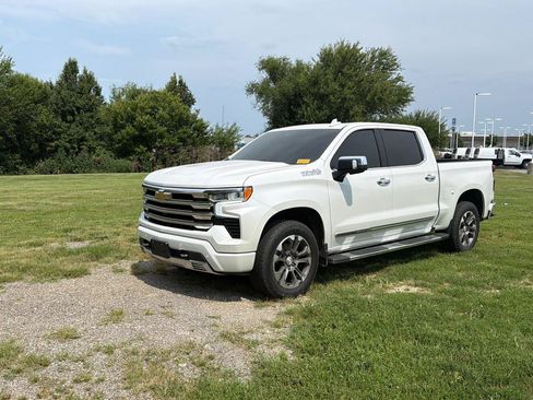 Certified 2022 Chevrolet Silverado 1500 High Country w/ Technology Package AWD/4WD image 3