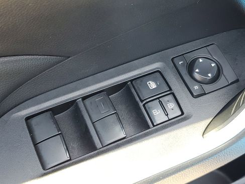 Used 2019 Toyota RAV4 LE FWD image 16