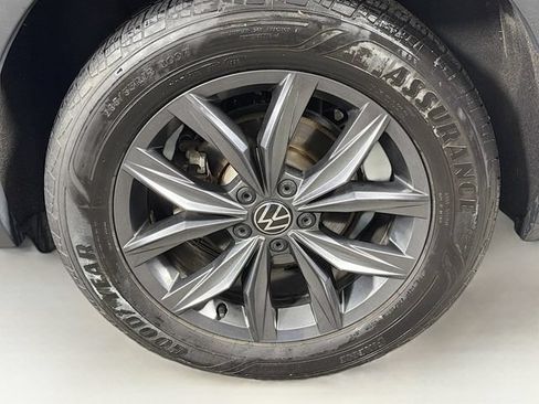 Used 2022 Volkswagen Tiguan SE AWD/4WD image 35