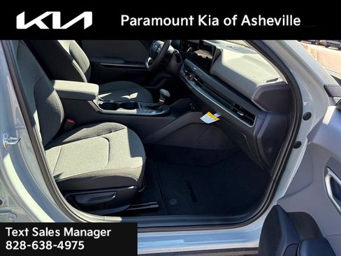 New 2025 Kia K4 LXS image 16