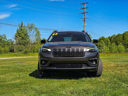 Certified 2022 Jeep Cherokee Latitude w/ Sun & Sound Group AWD/4WD image 8
