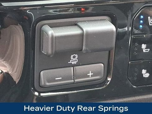 Used 2025 Chevrolet Silverado 1500 High Country w/ Technology Package AWD/4WD image 22