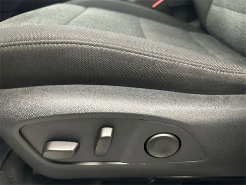 Used 2025 GMC Acadia Elevation image 22