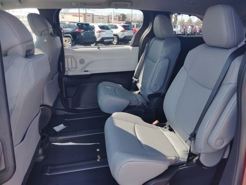 New 2026 Toyota Sienna XLE image 9