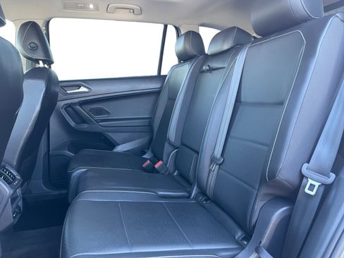 Used 2021 Volkswagen Tiguan SE w/ Panoramic Sunroof Package image 13