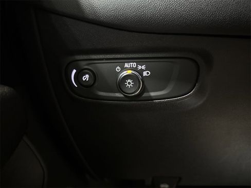 Used 2020 Chevrolet Equinox LS image 18