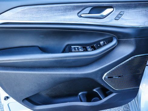 Used 2022 Jeep Grand Cherokee Overland image 29