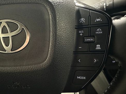 Used 2025 Toyota Prius XLE image 20