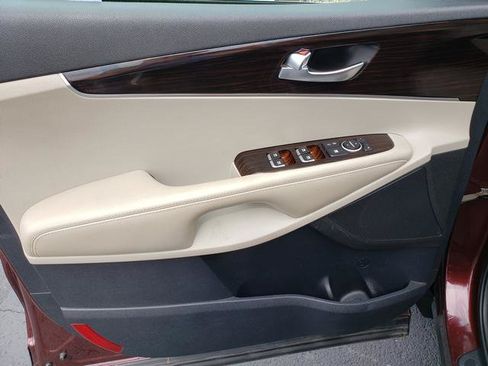 Used 2019 Kia Sorento AWD image 11