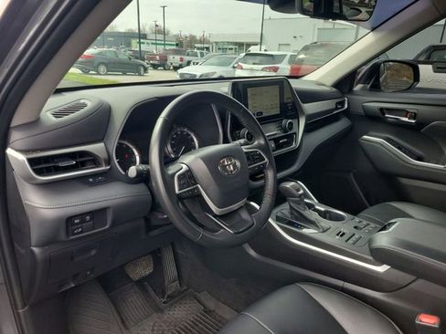Used 2023 Toyota Highlander XLE image 19