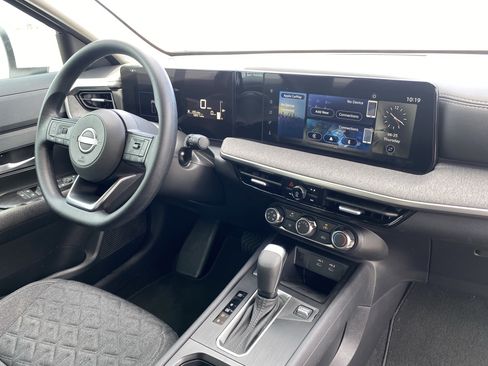 Used 2025 Nissan Kicks SV FWD image 12