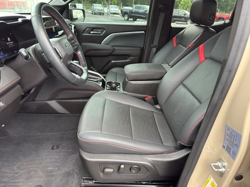 Used 2024 Chevrolet Colorado Z71 w/ Z71 Convenience Package 2 AWD/4WD image 11