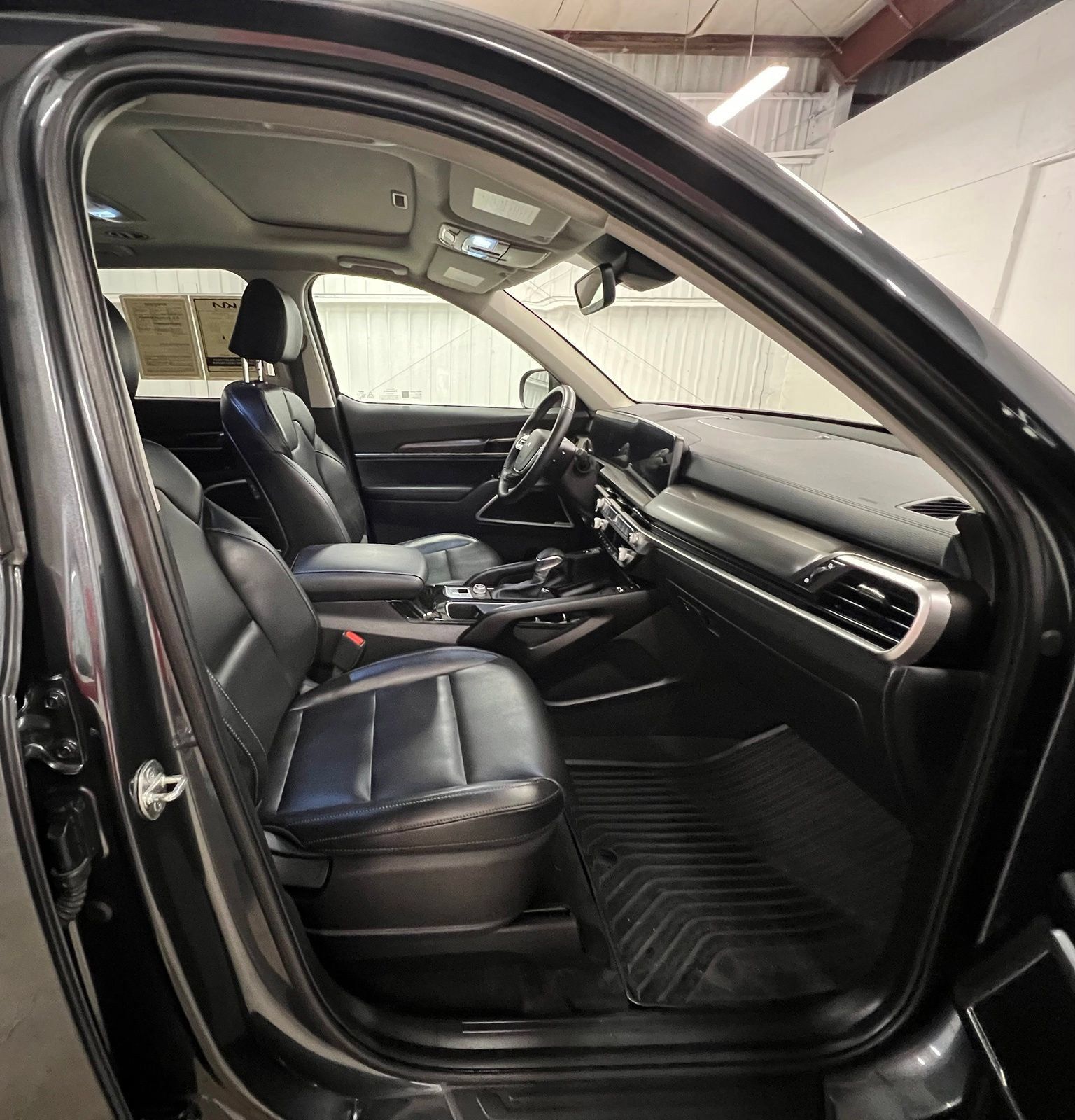 Used 2024 Kia Telluride S w/ S Sunroof Package FWD image 18