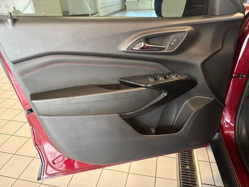 Used 2025 Chevrolet Trax RS w/ Driver Confidence Package FWD image 14