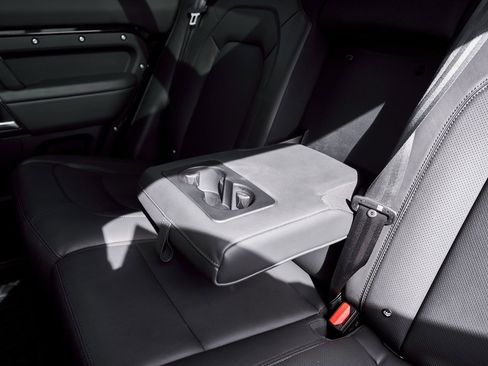 Used 2025 Land Rover Defender 110 V8 image 52