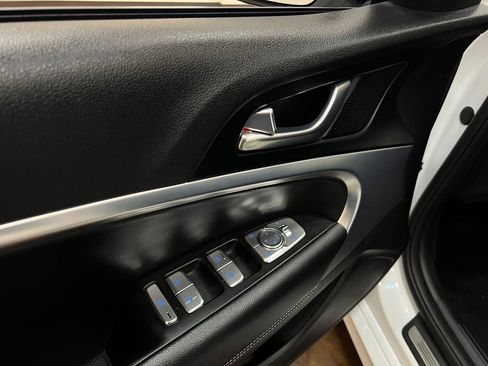 Used 2023 Genesis G70 2.0T image 27