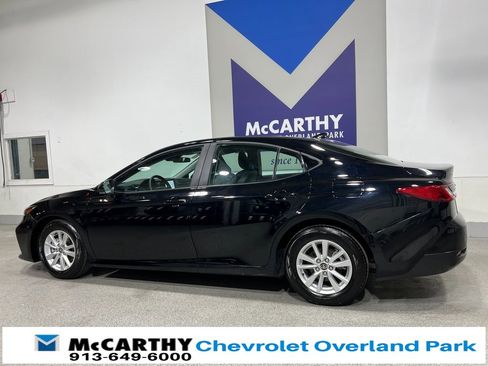 Used 2025 Toyota Camry LE image 7