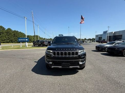 Used 2024 Jeep Wagoneer Series II AWD/4WD image 2