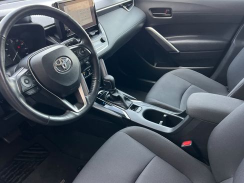 Used 2024 Toyota Corolla Cross LE image 12