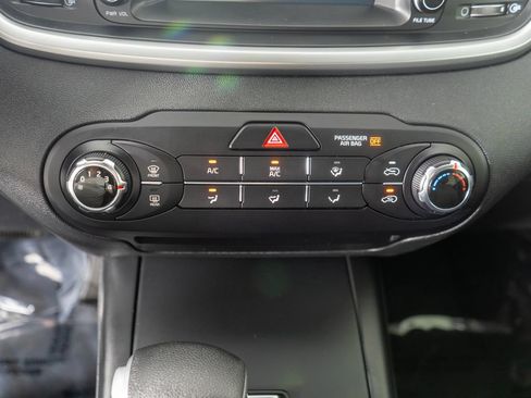Used 2020 Kia Sorento AWD V6 image 19