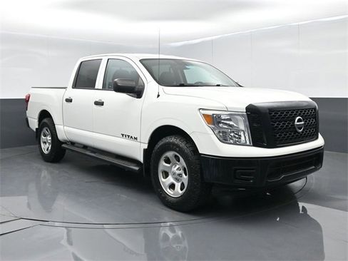 Used 2018 Nissan Titan S image 1