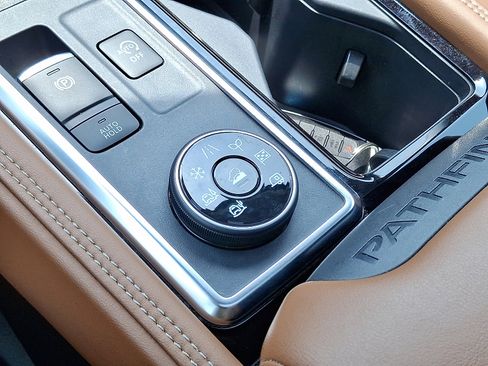 Certified 2023 Nissan Pathfinder Platinum w/ Black Appearance Package image 19