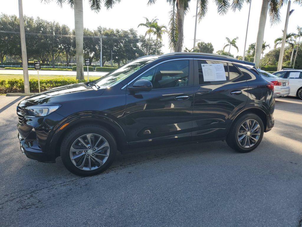 Used 2023 Buick Encore GX Select w/ Sport Touring Package FWD image 2