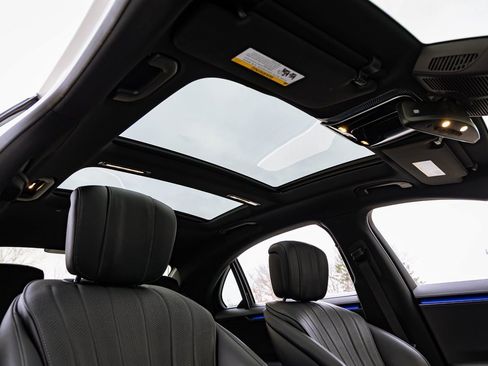 Used 2022 Mercedes-Benz S 580 4MATIC Sedan w/ AMG Line Package image 26