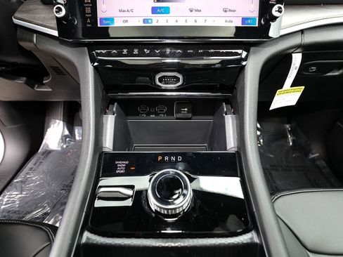 New 2026 Jeep Grand Cherokee Limited w/ Limited Altitude Package AWD/4WD image 16