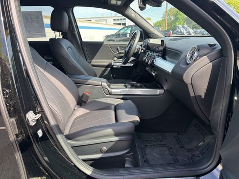 Used 2025 Mercedes-Benz GLB 250 image 24