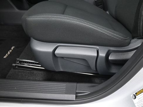 Used 2025 Nissan Rogue S image 10