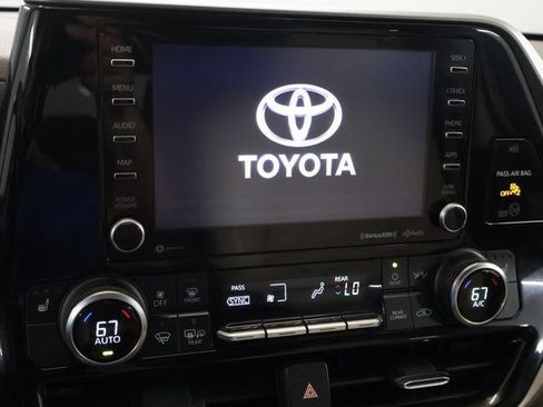 Used 2021 Toyota Highlander XLE AWD/4WD image 22