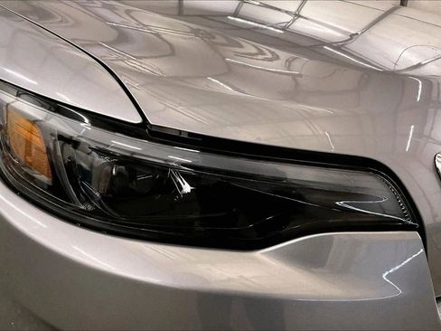 Used 2019 Jeep Cherokee Limited image 27