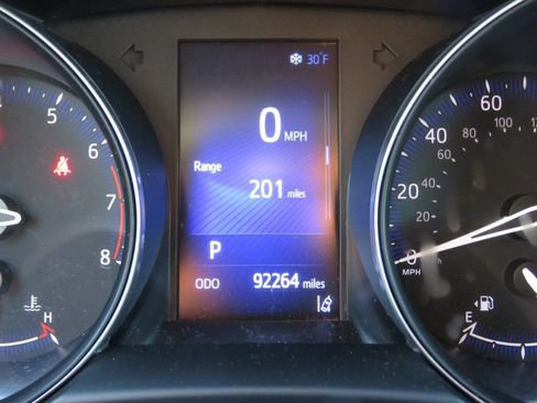 Used 2018 Toyota C-HR XLE image 20