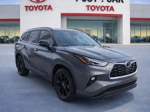 Used 2023 Toyota Highlander LE image 1