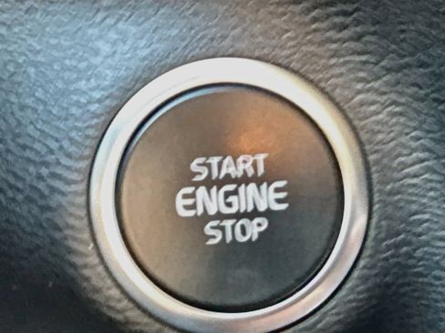 Used 2025 Volvo XC40 B5 Plus AWD/4WD image 19