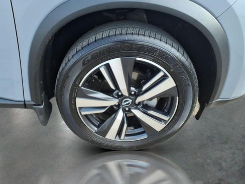 Used 2024 Nissan Rogue SL AWD/4WD image 10