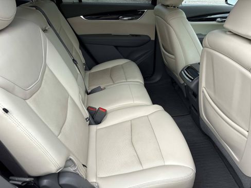 Used 2021 Cadillac XT6 Premium Luxury AWD/4WD image 32