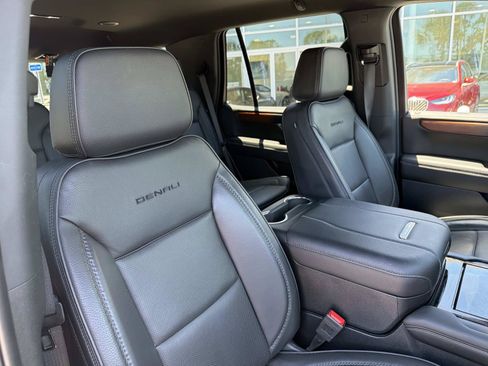 Used 2025 GMC Yukon Denali RWD image 14