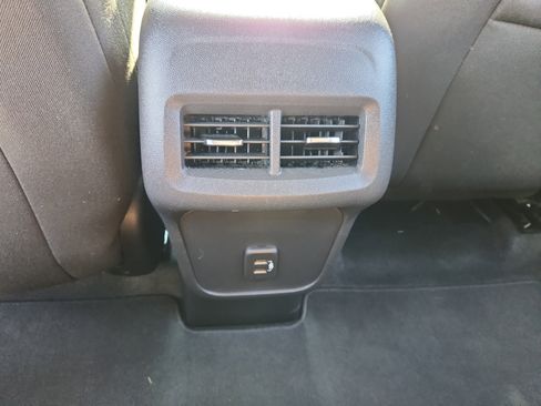 Used 2024 Chevrolet Equinox LT image 38