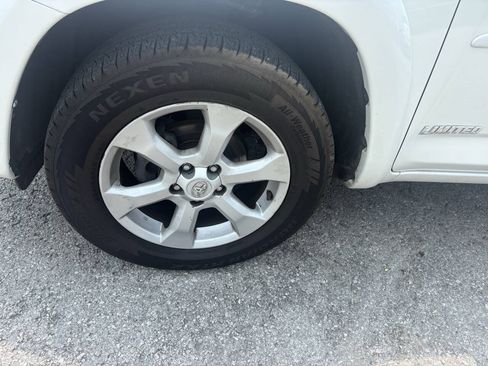 Used 2011 Toyota RAV4 Limited w/ Limited Extra Value Pkg AWD/4WD image 12