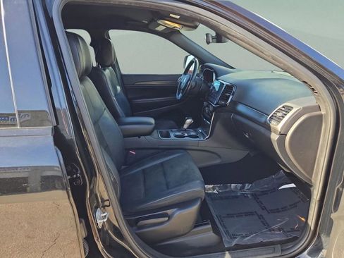 Used 2019 Jeep Grand Cherokee Altitude image 28