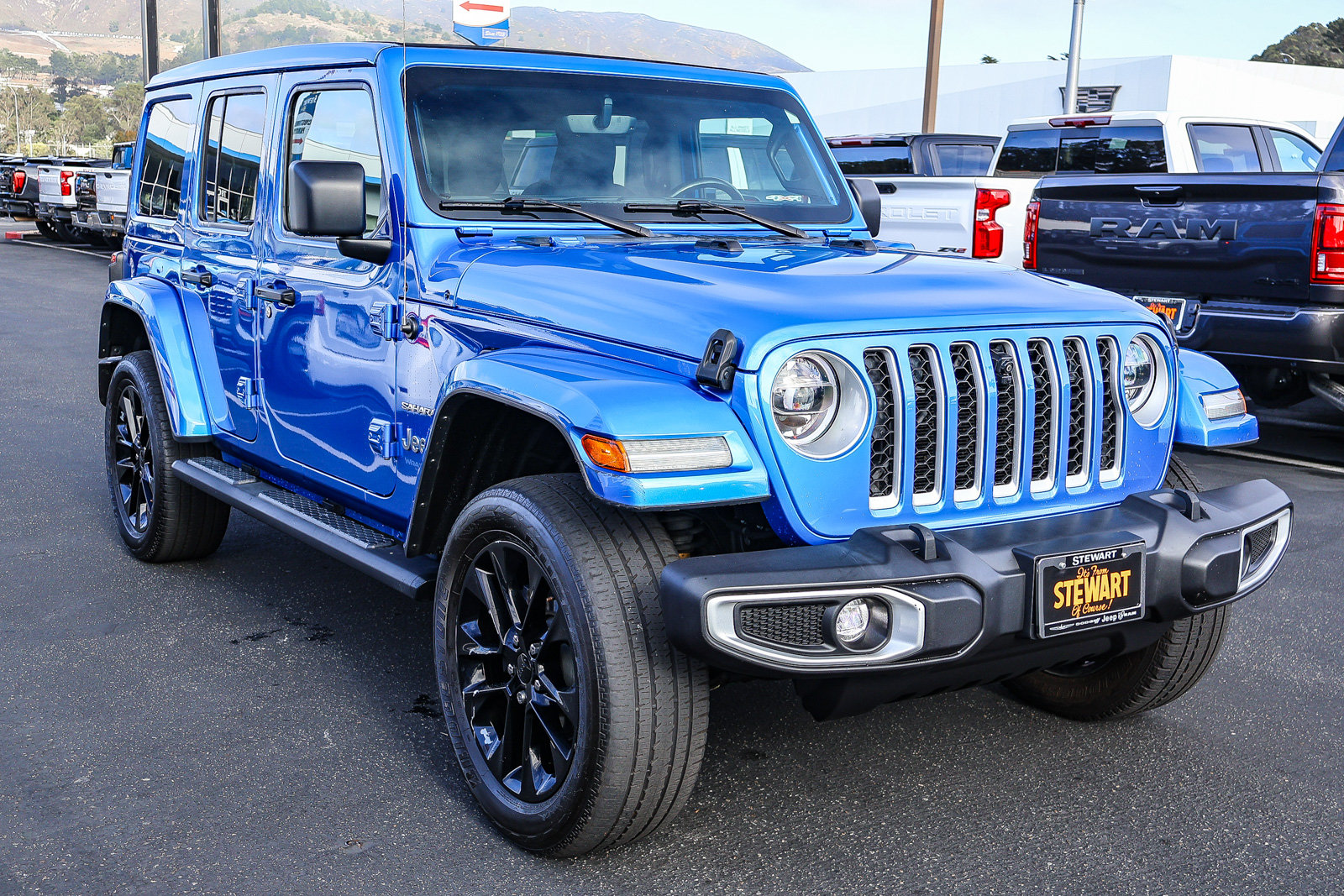 Used 2021 Jeep Wrangler Unlimited Sahara w/ Cold Weather Group AWD/4WD image 20