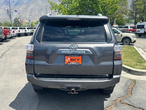 Used 2017 Toyota 4Runner SR5 AWD/4WD image 6