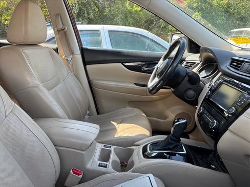 Used 2017 Nissan Rogue SL image 19