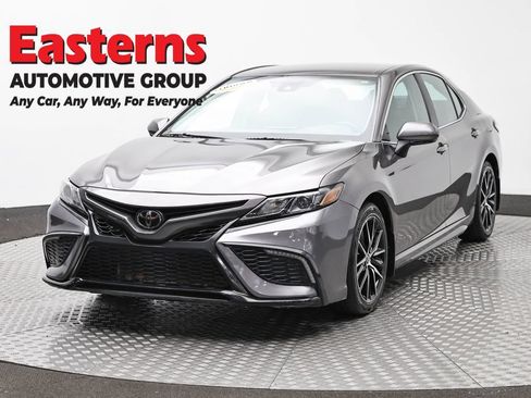 Used 2024 Toyota Camry SE FWD image 1